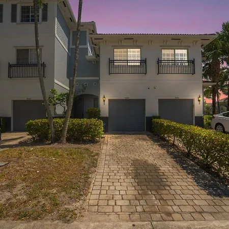 Lakefront Serenity Kid-Friendly 2Br Townhome